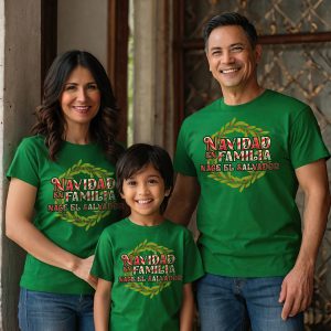 2. Camiseta FAMILIA Navidad verde, nace El Salvador x3